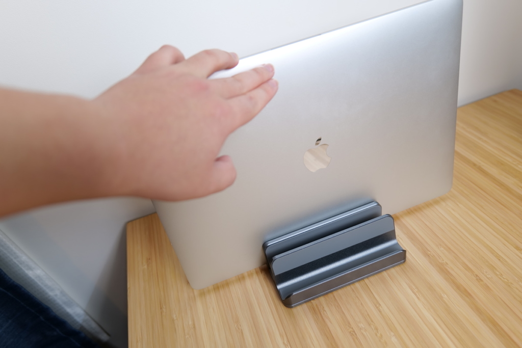 BECROWMノートPCスタンドをレビュー｜MacBook2台を縦置き収納できるスタンド | たいしょんブログ