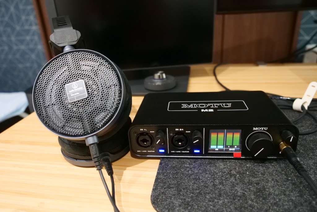 audio-technica ATH-R70xとMOTU M2