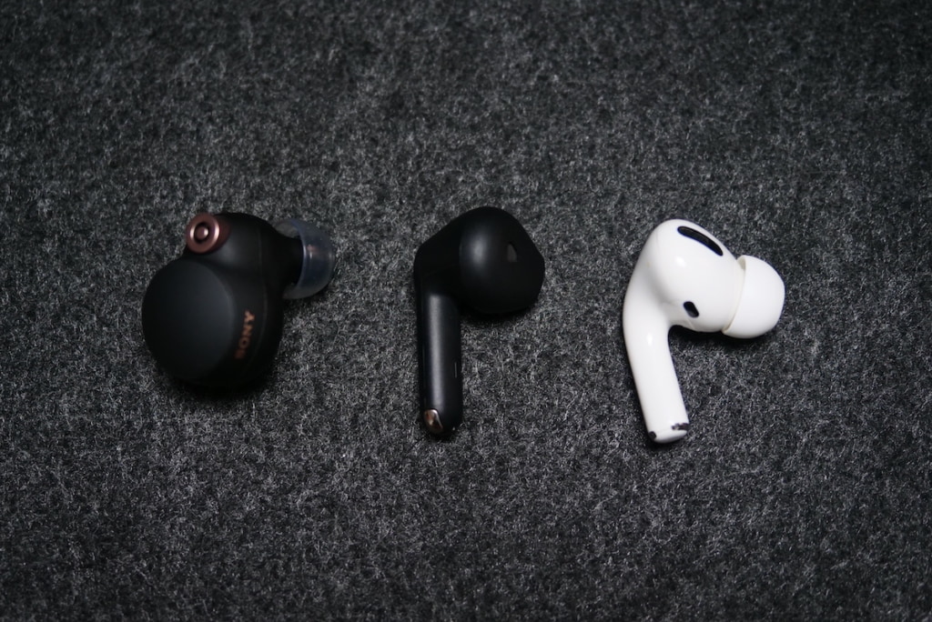 WF-1000XM4（左）・SOUNDPEATS Air3 Deluxe HS（真ん中）・AirPods Pro（右）