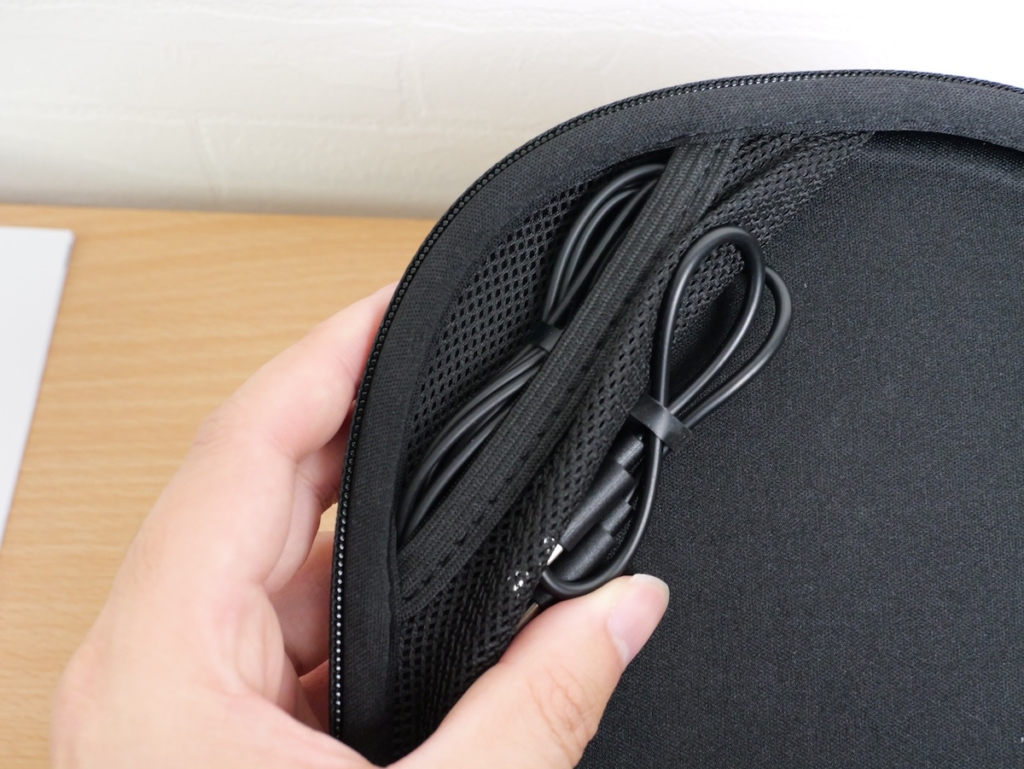 EarFun Wave Proのヘッドホンケースのポケットの画像